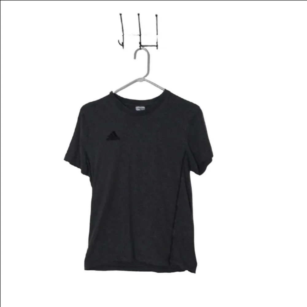 -- Adidas Men's Gray T-Shirt Size Small Casual